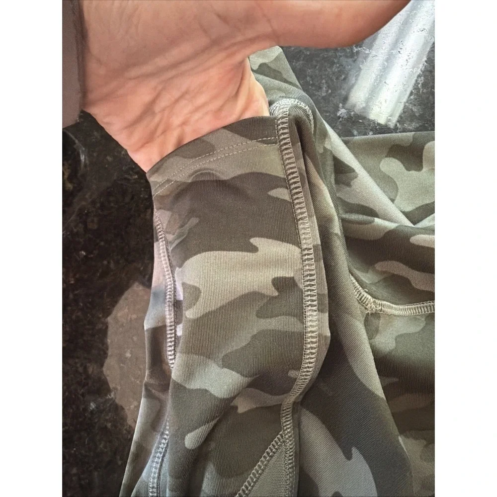 Victoria Secret PINK Ultimate Camouflage Athletic Yoga Biker Shorts Pockets Sz S